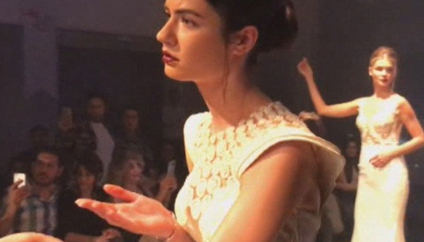 Defilede Mannequin Challenge çılgınlığı