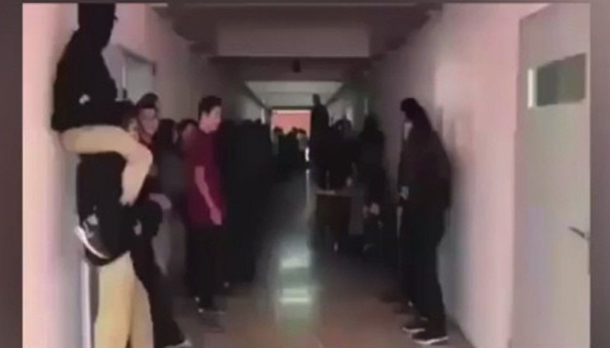 Mannequin Challenge akımına tüm okul katıldı