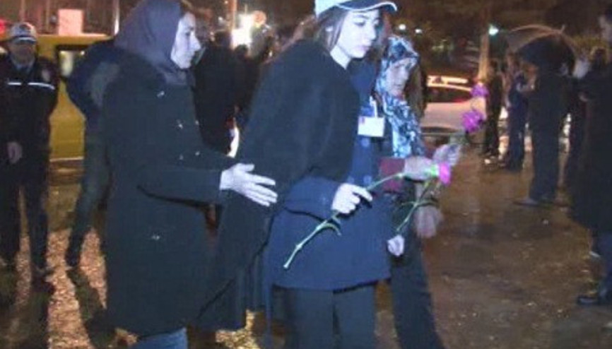 Şehit polisin kızı Melis de Şehitler Tepesinde...