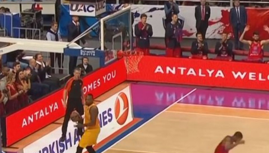 12. haftanın en iyi hareketi Galatasaraylı Tyus’tan…