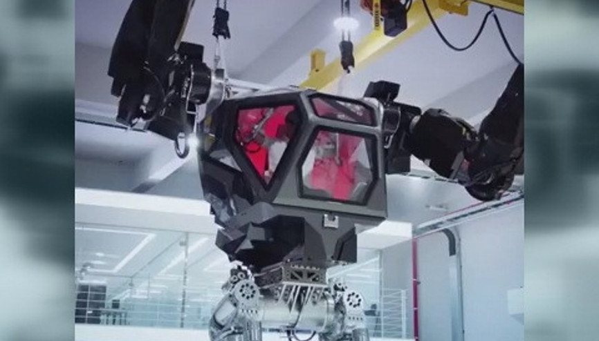 Avatar filmindeki robotun aynısını tasarladı Avatar filmindeki robotun aynısını tasarladı