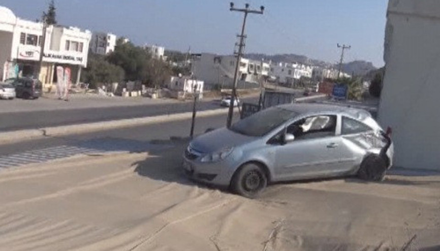 Çatıdaki otomobili görenler şaşkınlık yaşadı