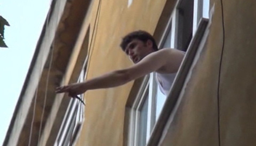 Bursada şizofreni hastası bıçakla ailesini rehin aldı