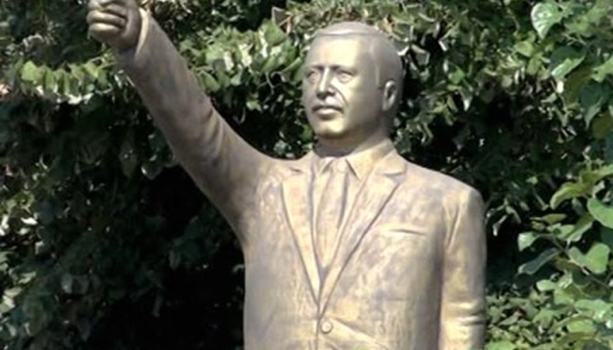 Cumhurbaşkanı Erdoğanın heykeli elinde kaldı