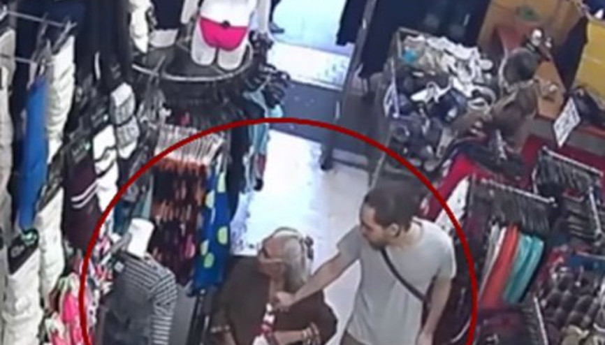 Yaşlı kadının iç çamaşırına sakladığı emekli maaşını çaldı