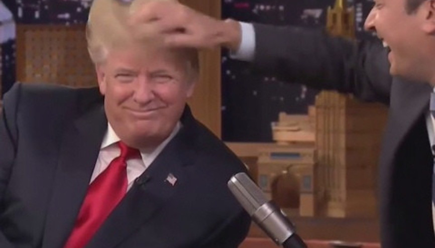 Jimmy Fallon, Donald Trumpın saçını bozmaya çalıştı
