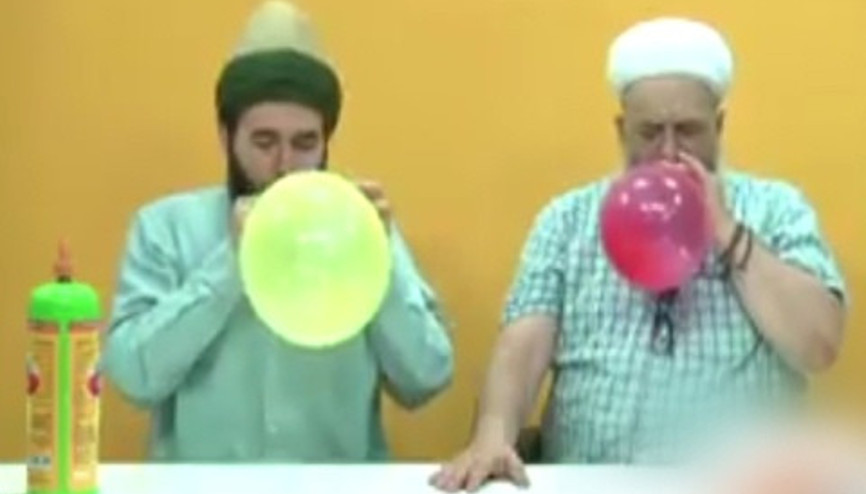 Helyum gazı çekip ilahi söylediler