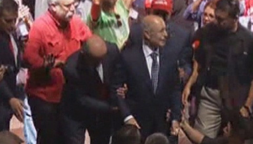 10. Cumhurbaşkanı Ahmet Necdet Sezerde salonda