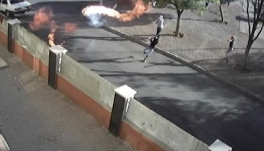 İlkokula molotoflu saldırı kamerada