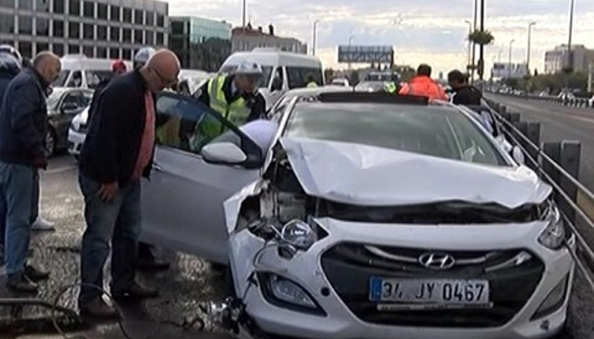 E-5 Karayolu’nda 5 araç birbirine girdi