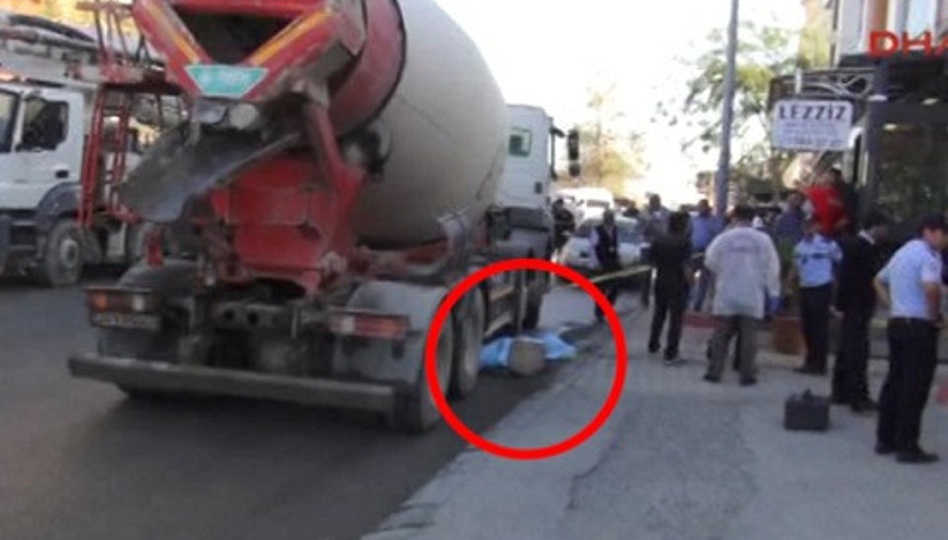 Temizlik işçisinin beton mikseri altında feci ölümü
