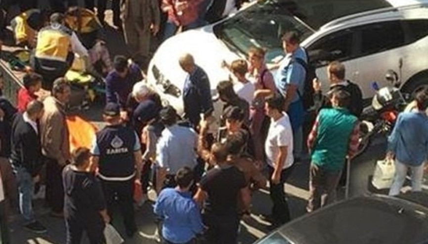 AVM’den kopan profil sokakta anne ve kızının üzerine düştü