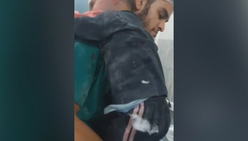 Şoka giren Suriyeli çocuk sağlık görevlisine sarıldı
