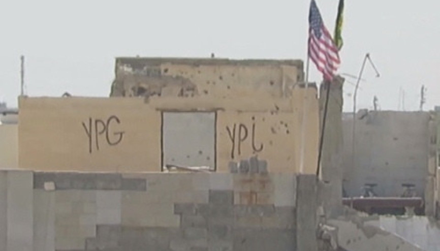 PYD, Telabyad’da mevzi kurdu, bayrak çekti