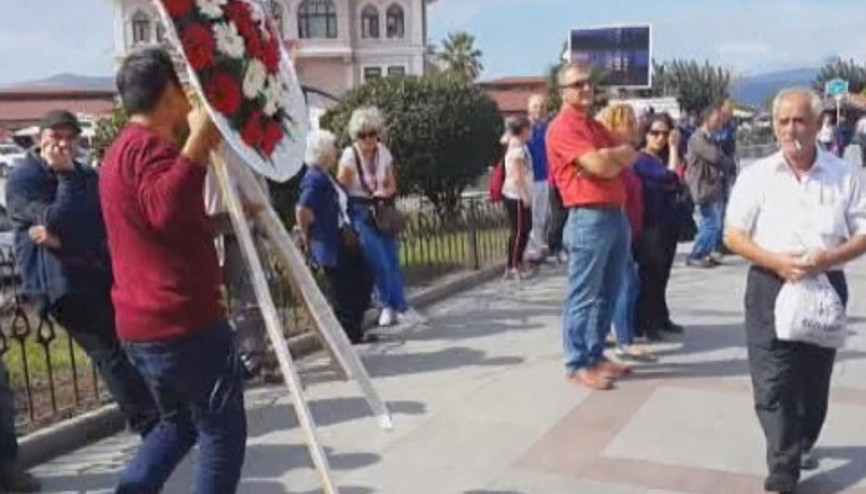 Kılıçdaroğlu çelengi partililer tarafından böyle kaldırıldı