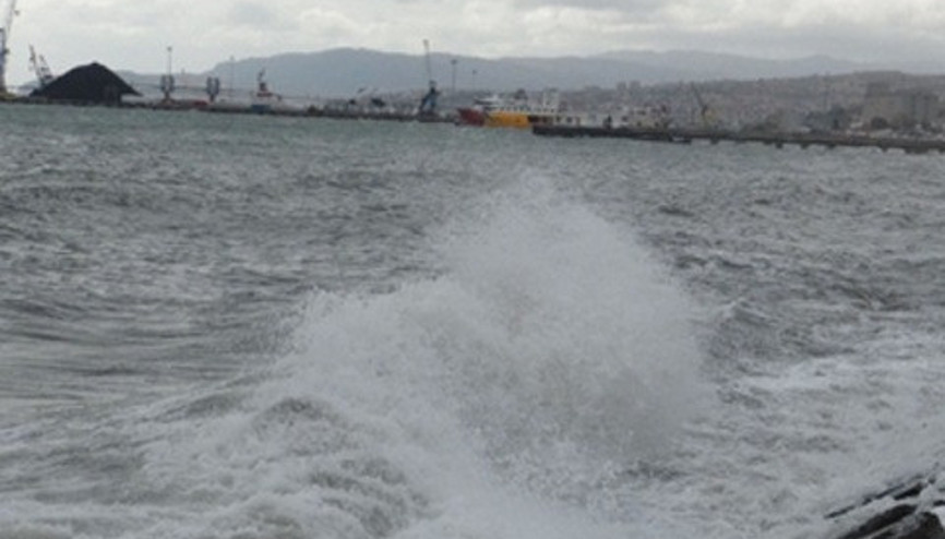 Marmara Denizinde poyraz alarmı Seferler durdu