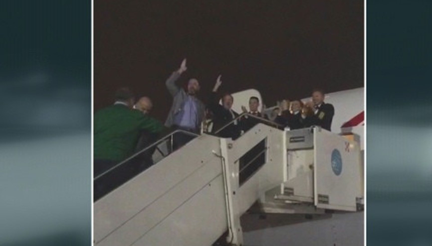 Beşiktaşı taşıyan uçağın personeli takımı böyle karşıladı Beşiktaşı taşıyan uçağın personeli takımı böyle karşıladı