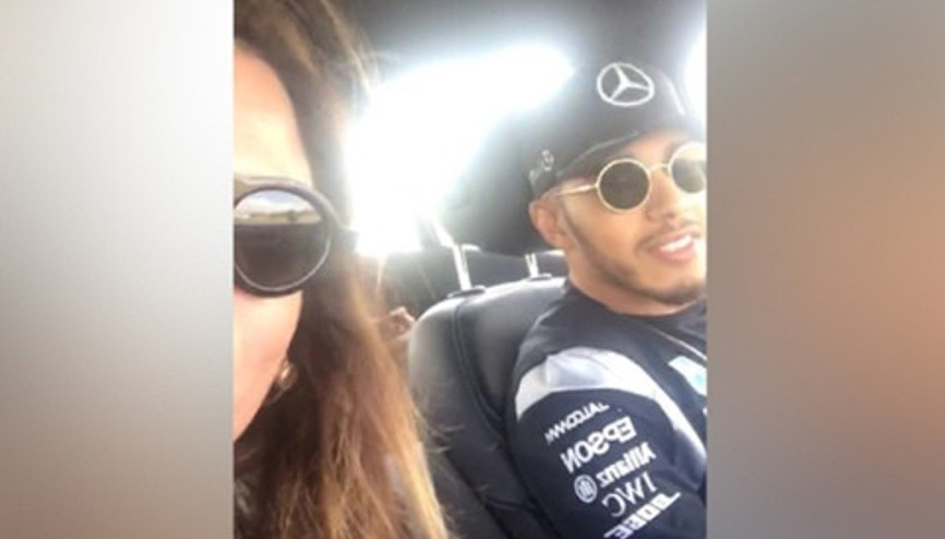 F1 şampiyonu Lewis Hamilton’la hız turu