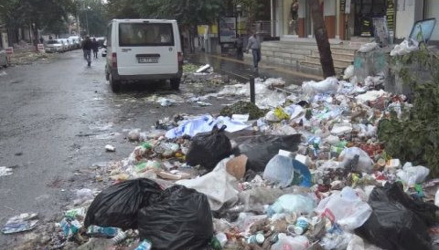 Diyarbakırda otobüsler yine çalışmadı, çöpler toplanmadı Diyarbakırda otobüsler yine çalışmadı, çöpler toplanmadı