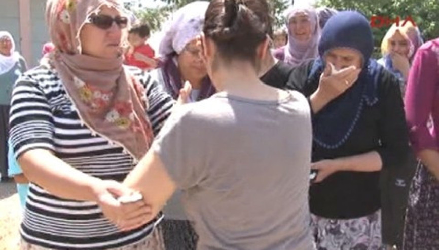 PKKnın öldürdüğü anne ve kızı toprağa verildi PKKnın öldürdüğü anne ve kızı toprağa verildi
