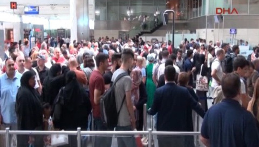 Yaz dönemi yoğunluğu var; uçağınıza erken gelin Yaz dönemi yoğunluğu var; uçağınıza erken gelin