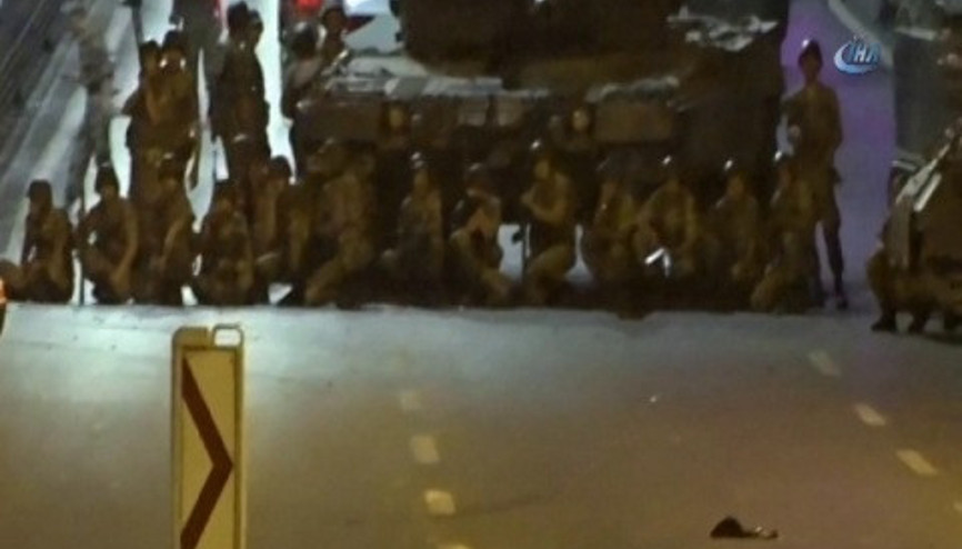 Boğaz Köprüsünde askerler vatandaşlara böyle ateş açtı