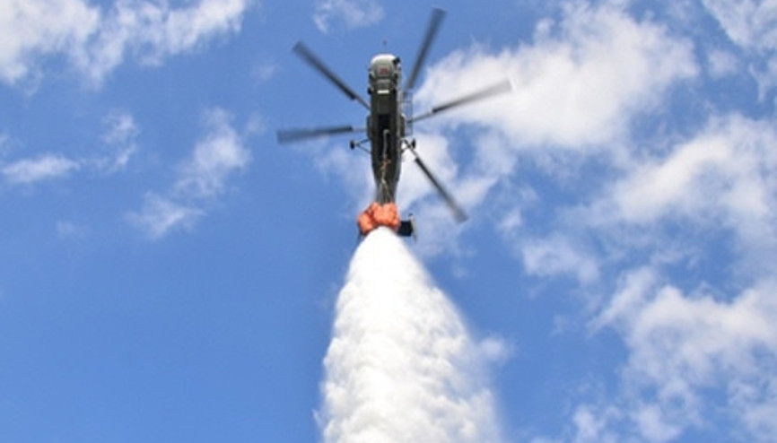Yangın söndürme helikopteri hedefi şaşırınca...