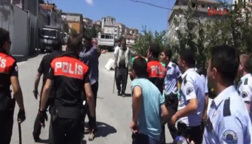 Ataşehirde taşlı sopalı kavgaya polisten silahlı müdahale