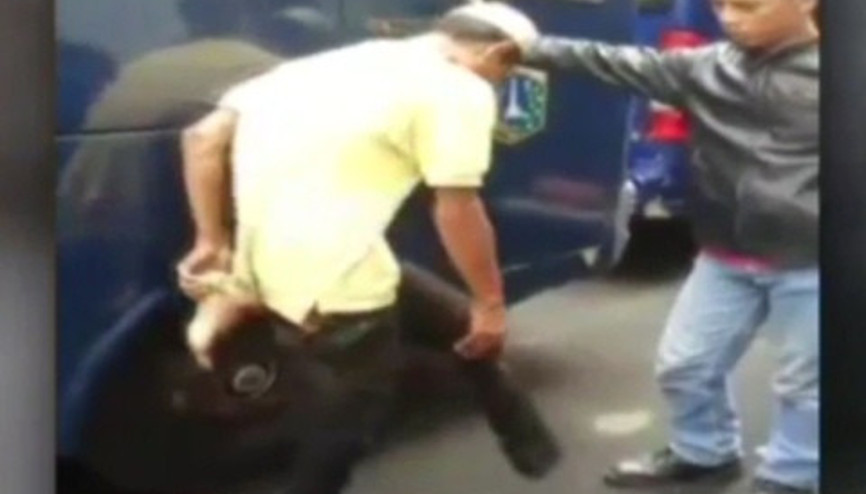 Görevlileri karşısında görünce bacağı ’çıktı’ Görevlileri karşısında görünce bacağı ’çıktı’