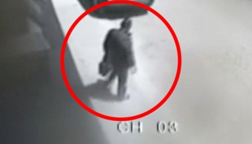 Satıcı kılığında gelen hırsız kameraya yakalandı