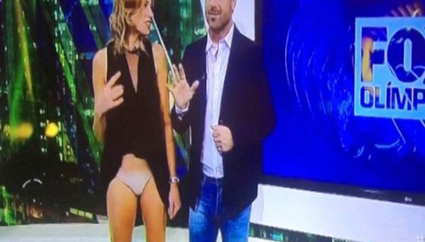 Güzel sunucu elbisesinin azizliğine uğradı Güzel sunucu elbisesinin azizliğine uğradı