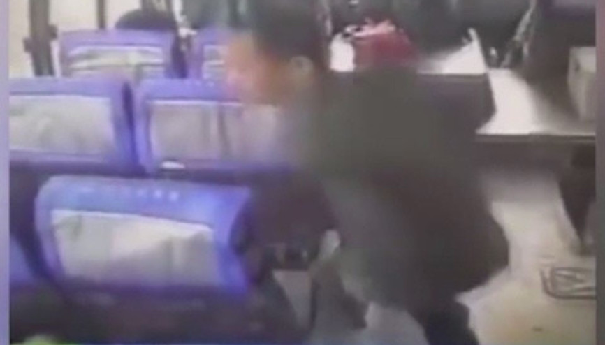 10 yaşındaki çocuğu otobüste bıçakladı