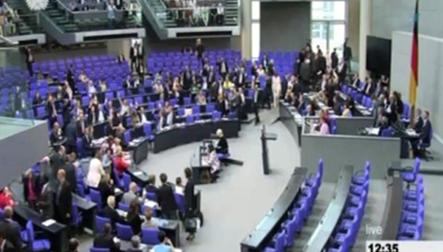 Almanya Federal Meclisi tarihi bir skandala imza attı