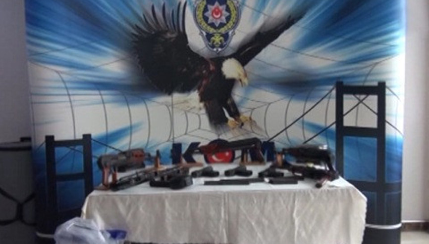 Cephanelik Gecekonduyla ilgili aranan 1 kişi yakalandı Cephanelik Gecekonduyla ilgili aranan 1 kişi yakalandı