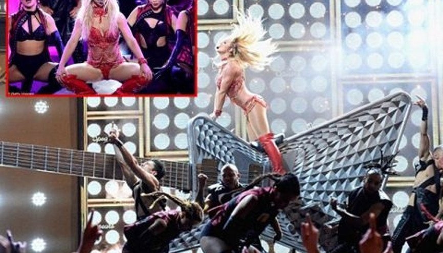 Britney Spears Billbord müzik ödüllerine damgasını vurdu
