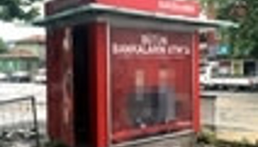 ATM’ye para yükledikten sonra kapısını açık unuttular