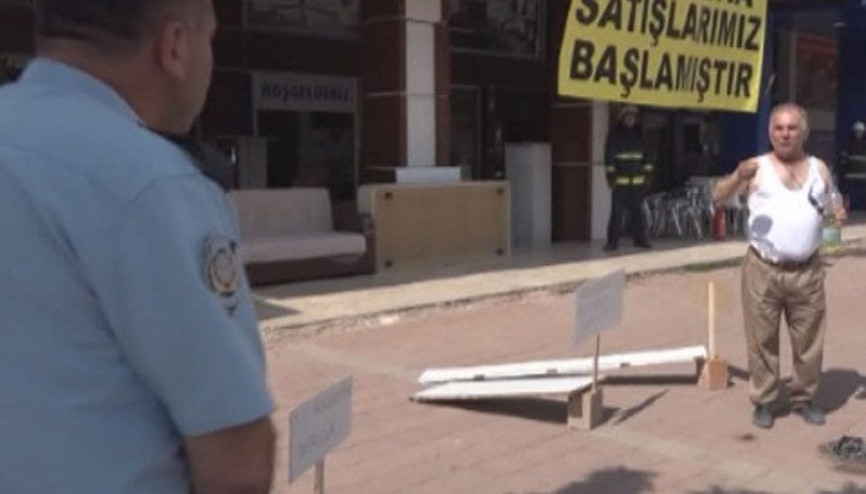 İşyeri sahibi kirasını alamayınca kendini yakmaya kalkıştı