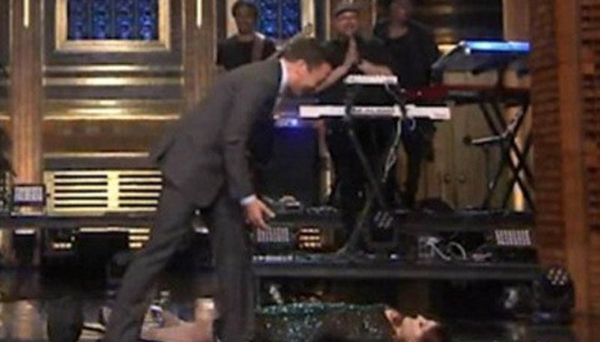 Meghan Trainor fena düştü