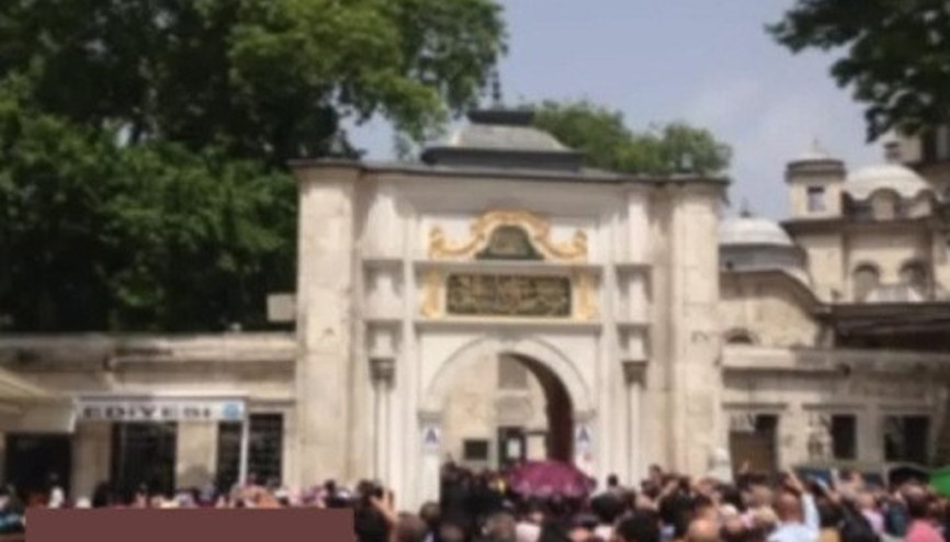 Başbakan Eyüp Sultan’da helallik istedi