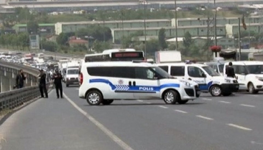 İstanbulda şüpheli paket Yol kapandı