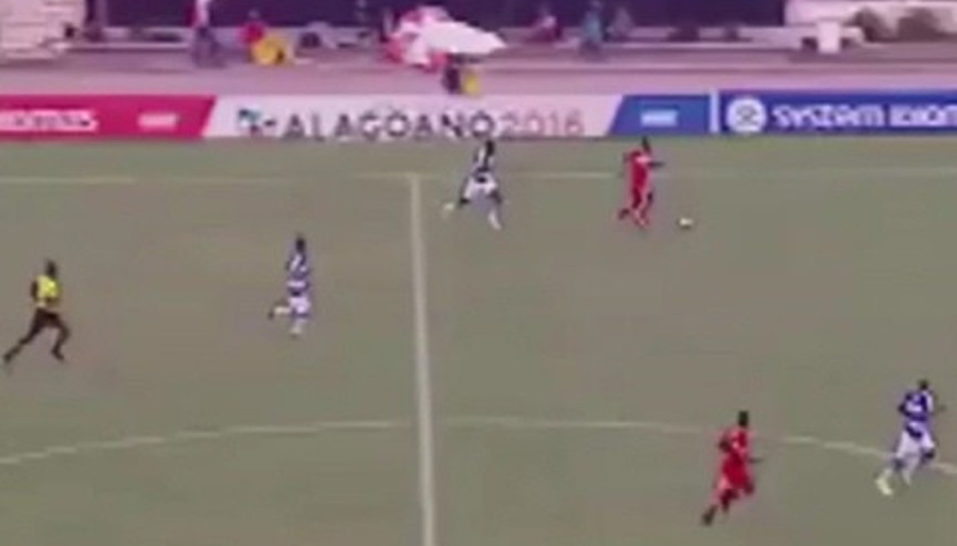 Kendi kendine çelme takan futbolcu