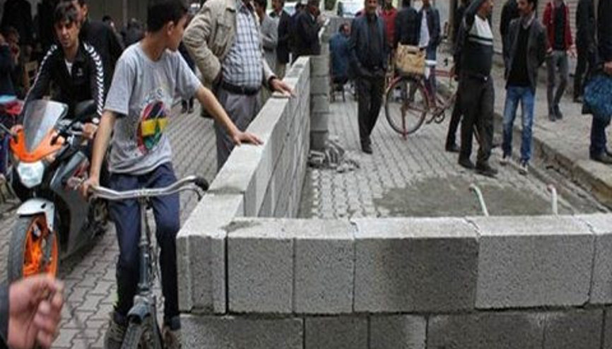 Belediyeye kızınca, yola bıraktığı arsasını geri aldı Belediyeye kızınca, yola bıraktığı arsasını geri aldı