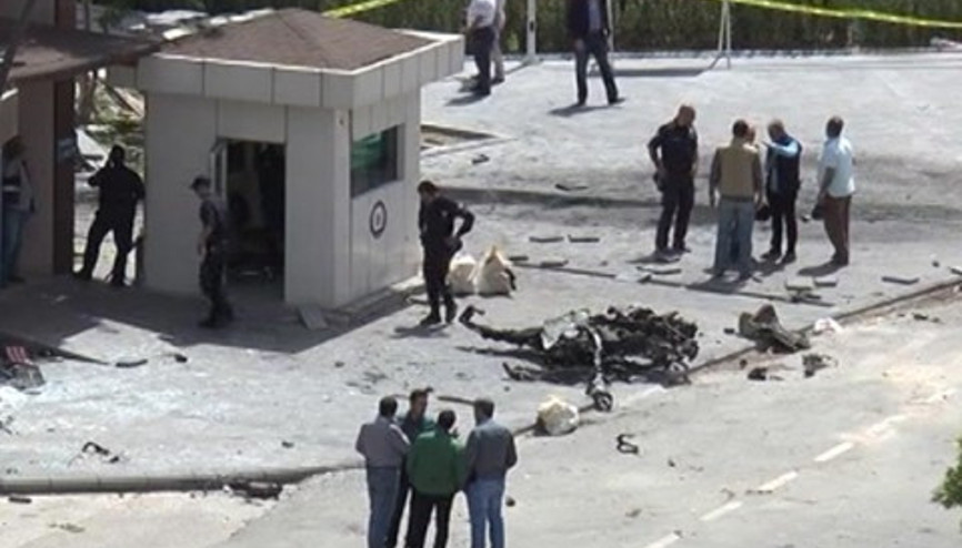 Gaziantepte bombalı saldırıda kullanılan aracın enkazı kaldırıldı
