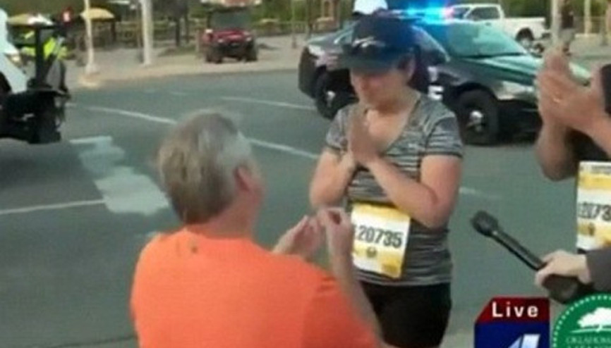 Canlı yayında evlilik teklifi