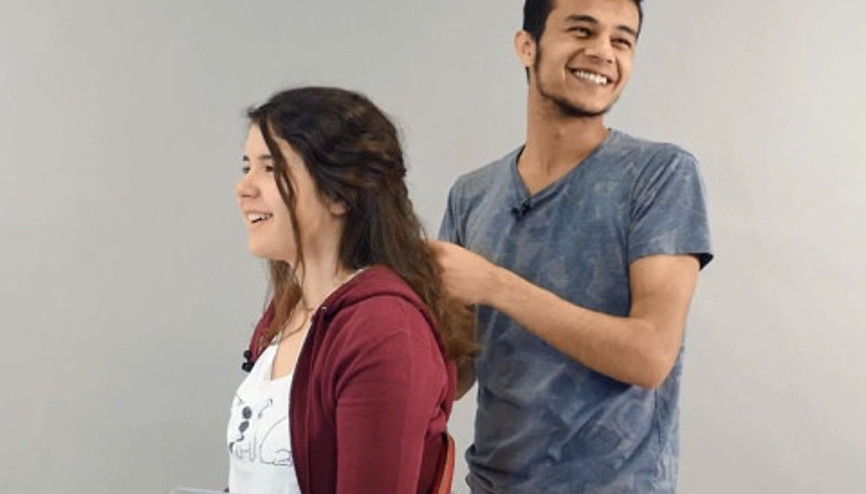 Erkekler ilk kez saç örmeyi denediler - BirDirBir