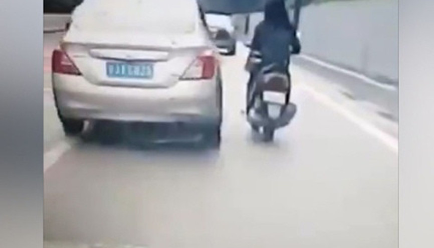 Kötülüğü kendi başına patladı