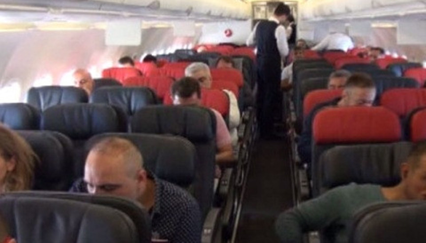 Pilot: Yolcumuz şu an baygın durumda