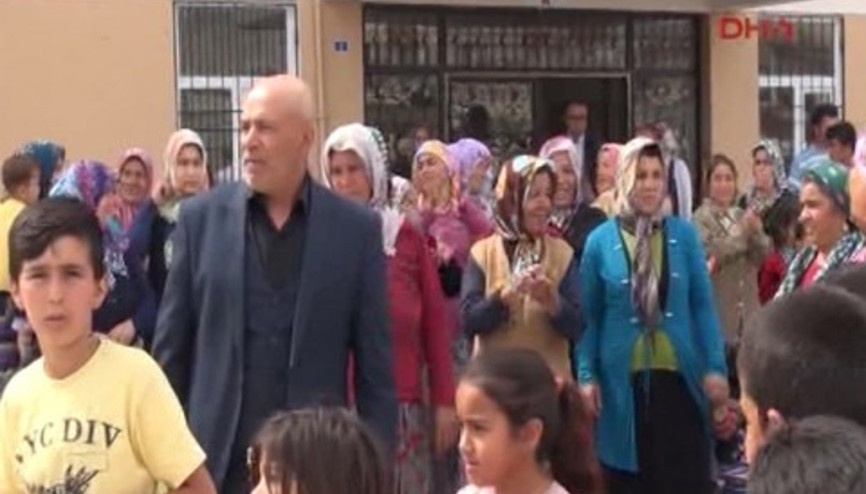 Çocuklarının Suriyeli çocuklarla aynı okula gitmesini protesto ettiler