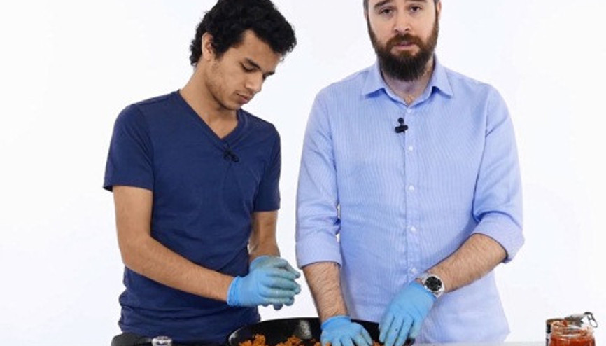 İlk kez çiğ köfte yaptılar - BirDirBir