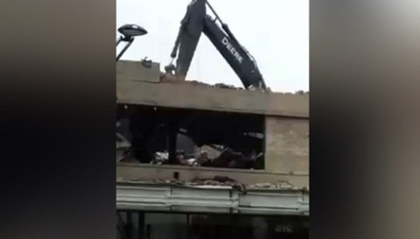 İngilteredeki çok katlı otoparkta talihsiz yıkım